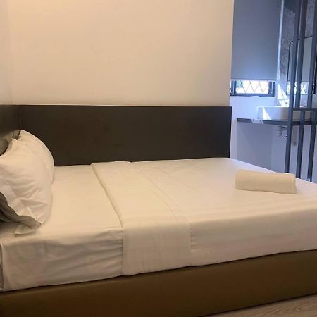 The Daily Hotel Kota Kinabalu Exterior photo