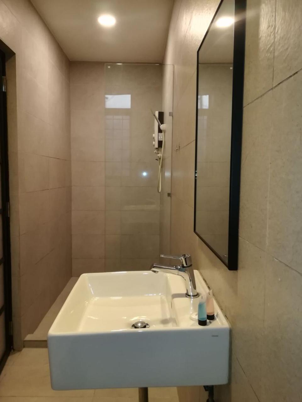 The Daily Hotel Kota Kinabalu Exterior photo