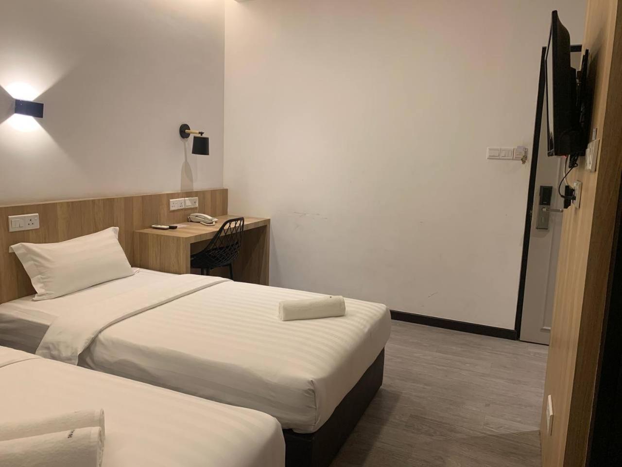 The Daily Hotel Kota Kinabalu Exterior photo
