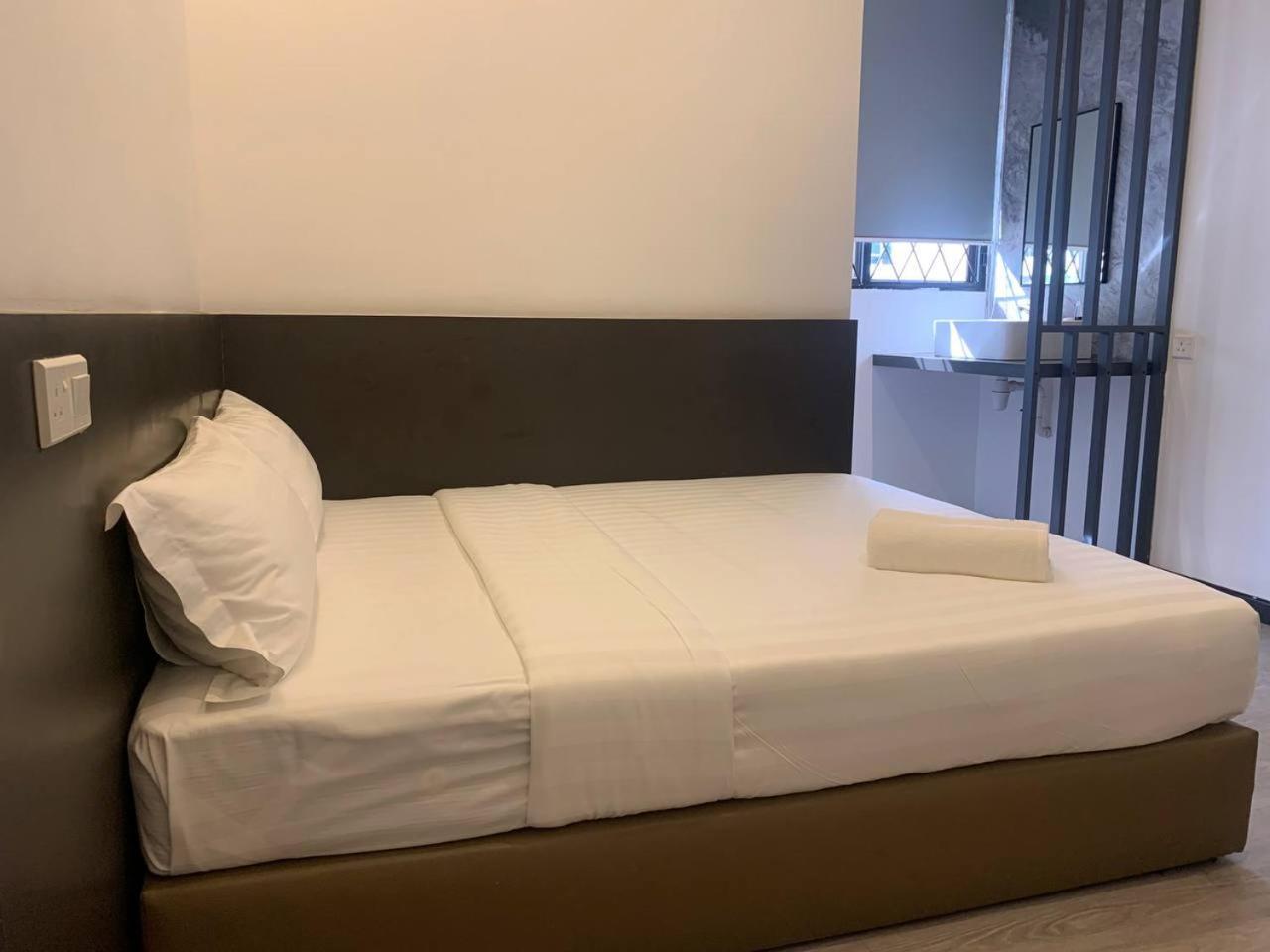 The Daily Hotel Kota Kinabalu Exterior photo