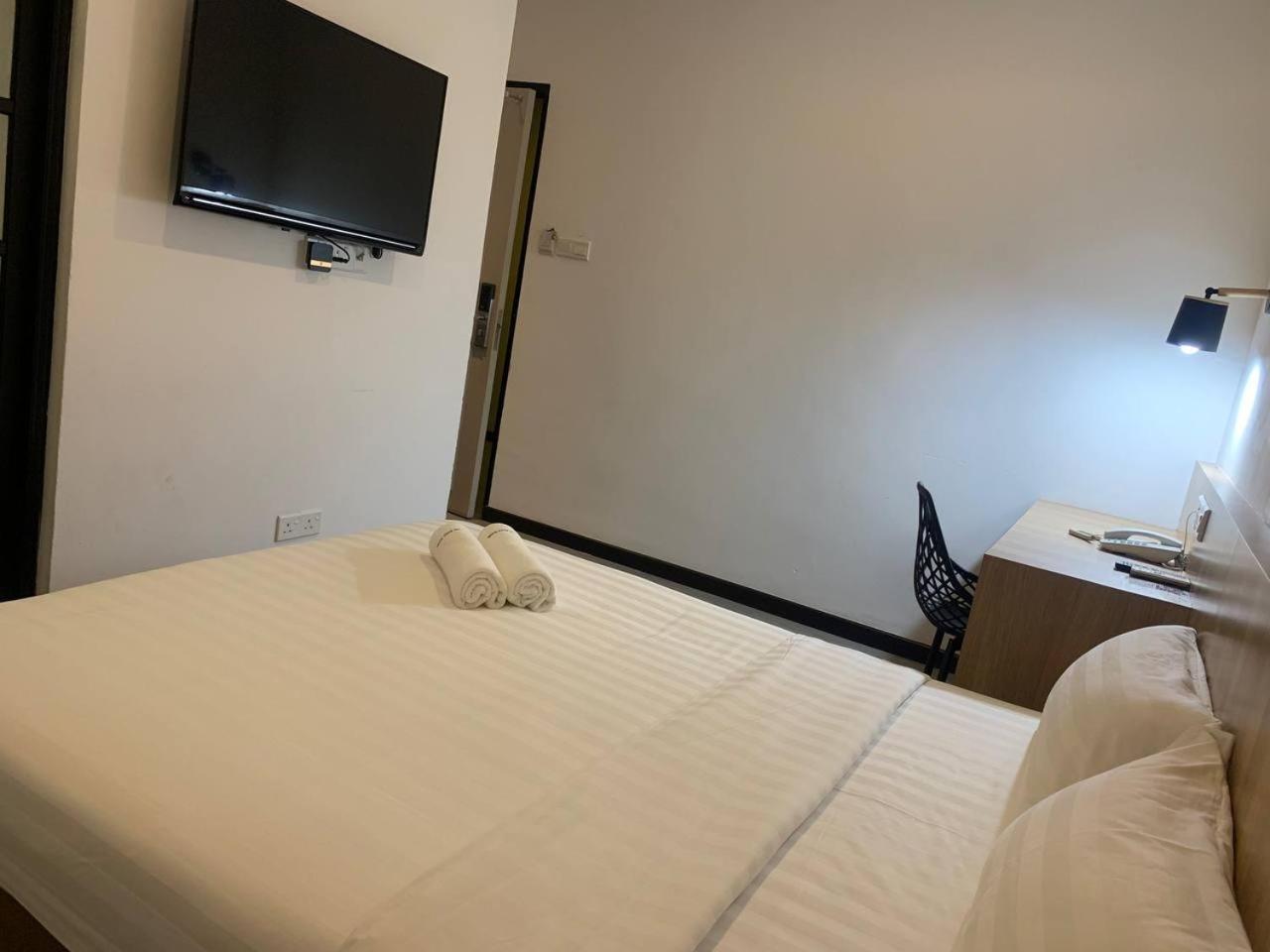 The Daily Hotel Kota Kinabalu Exterior photo