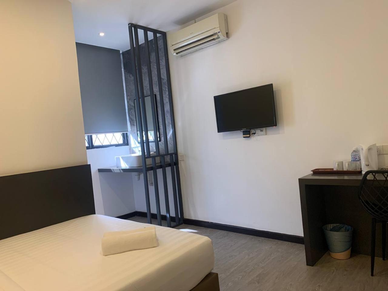 The Daily Hotel Kota Kinabalu Exterior photo