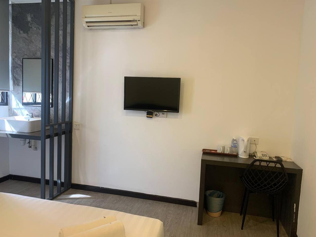 The Daily Hotel Kota Kinabalu Exterior photo