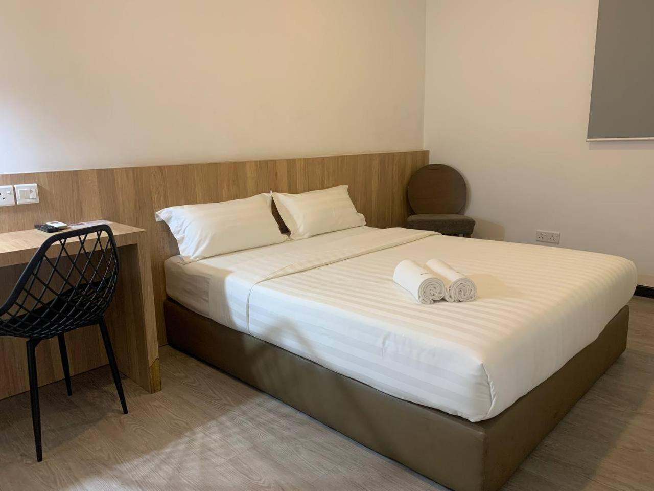 The Daily Hotel Kota Kinabalu Exterior photo