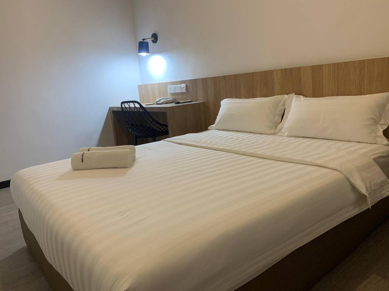 The Daily Hotel Kota Kinabalu Exterior photo