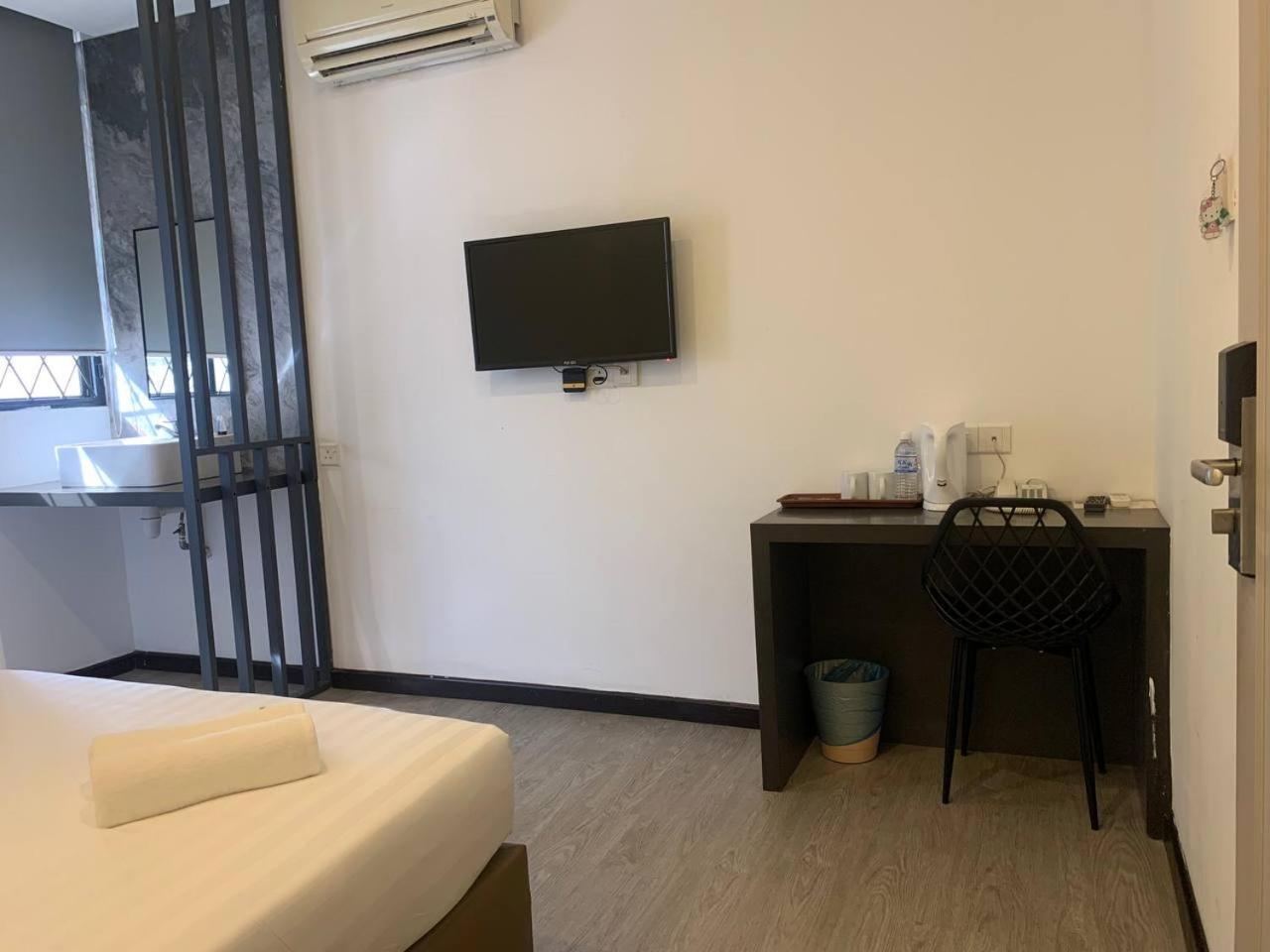 The Daily Hotel Kota Kinabalu Exterior photo