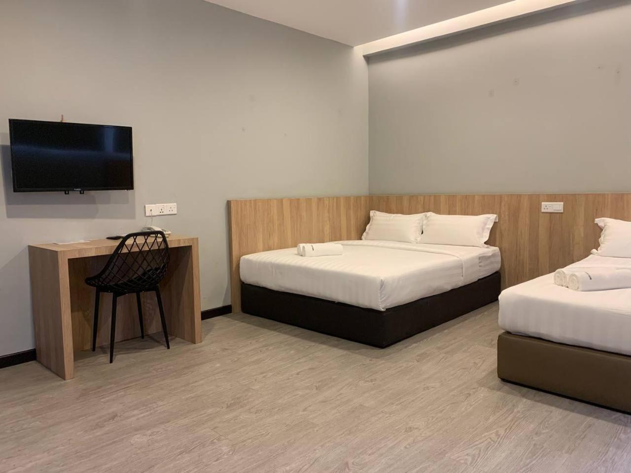 The Daily Hotel Kota Kinabalu Exterior photo
